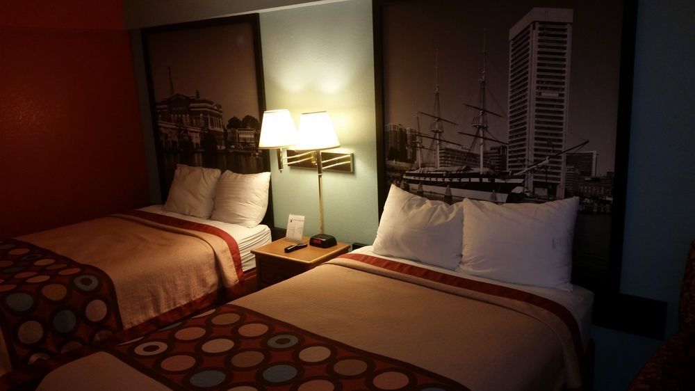 Super 8 by Wyndham Baltimore/Essex Area Exterior foto